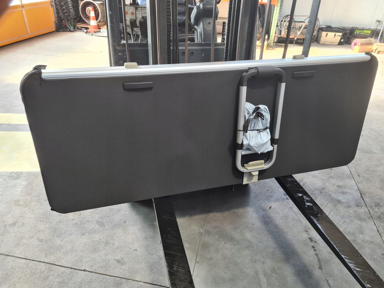 VOLVO ŁÓŻKO KOMPLETNE GÓRNE LEŻANKA MOCOWANIA - Sėdynė - Sunkvežimis: foto 5 VOLVO ŁÓŻKO KOMPLETNE GÓRNE LEŻANKA MOCOWANIA - Sėdynė - Sunkvežimis: foto 5