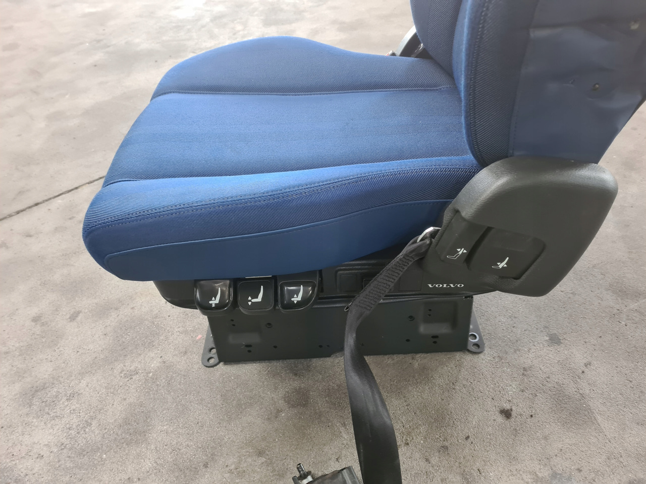 VOLVO PNEUMATYCZNY KIEROWCY - Sėdynė: foto 2 VOLVO PNEUMATYCZNY KIEROWCY - Sėdynė: foto 2