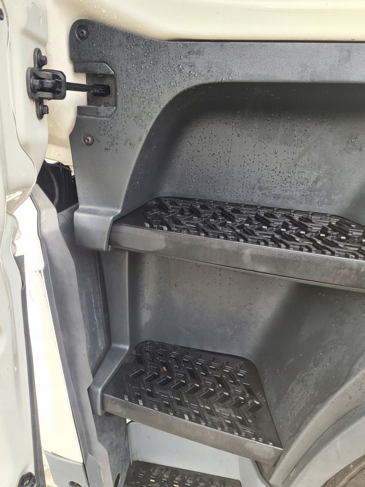 VOLVO STOPIEŃ STOPNICA KOMPLETNA LEWA STELAŻ ORYGINAŁ VOLVO FH 5 - Pamina - Sunkvežimis: foto 2 VOLVO STOPIEŃ STOPNICA KOMPLETNA LEWA STELAŻ ORYGINAŁ VOLVO FH 5 - Pamina - Sunkvežimis: foto 2