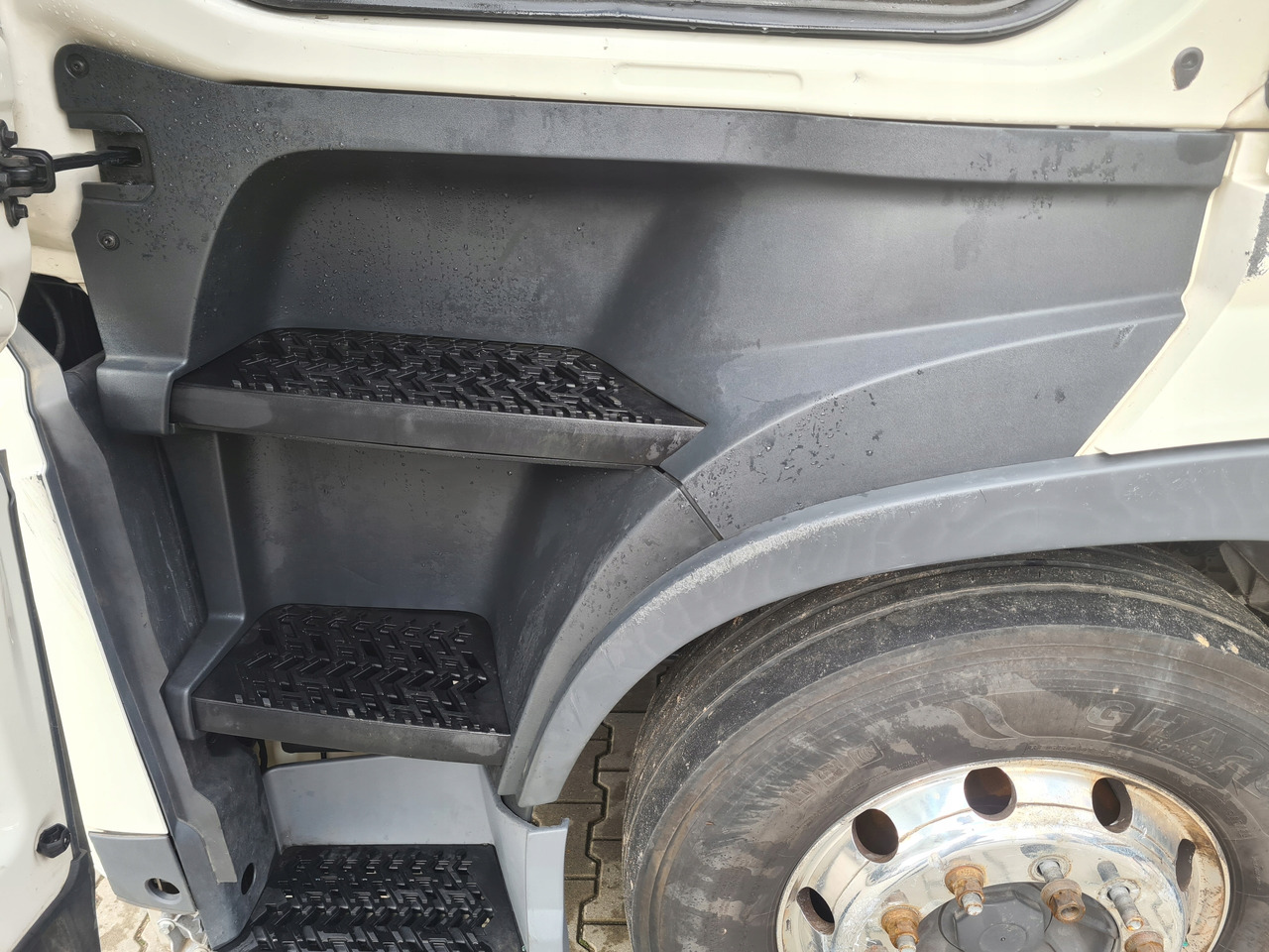 VOLVO STOPIEŃ STOPNICA KOMPLETNA LEWA STELAŻ ORYGINAŁ VOLVO FH 5 - Pamina - Sunkvežimis: foto 1 VOLVO STOPIEŃ STOPNICA KOMPLETNA LEWA STELAŻ ORYGINAŁ VOLVO FH 5 - Pamina - Sunkvežimis: foto 1