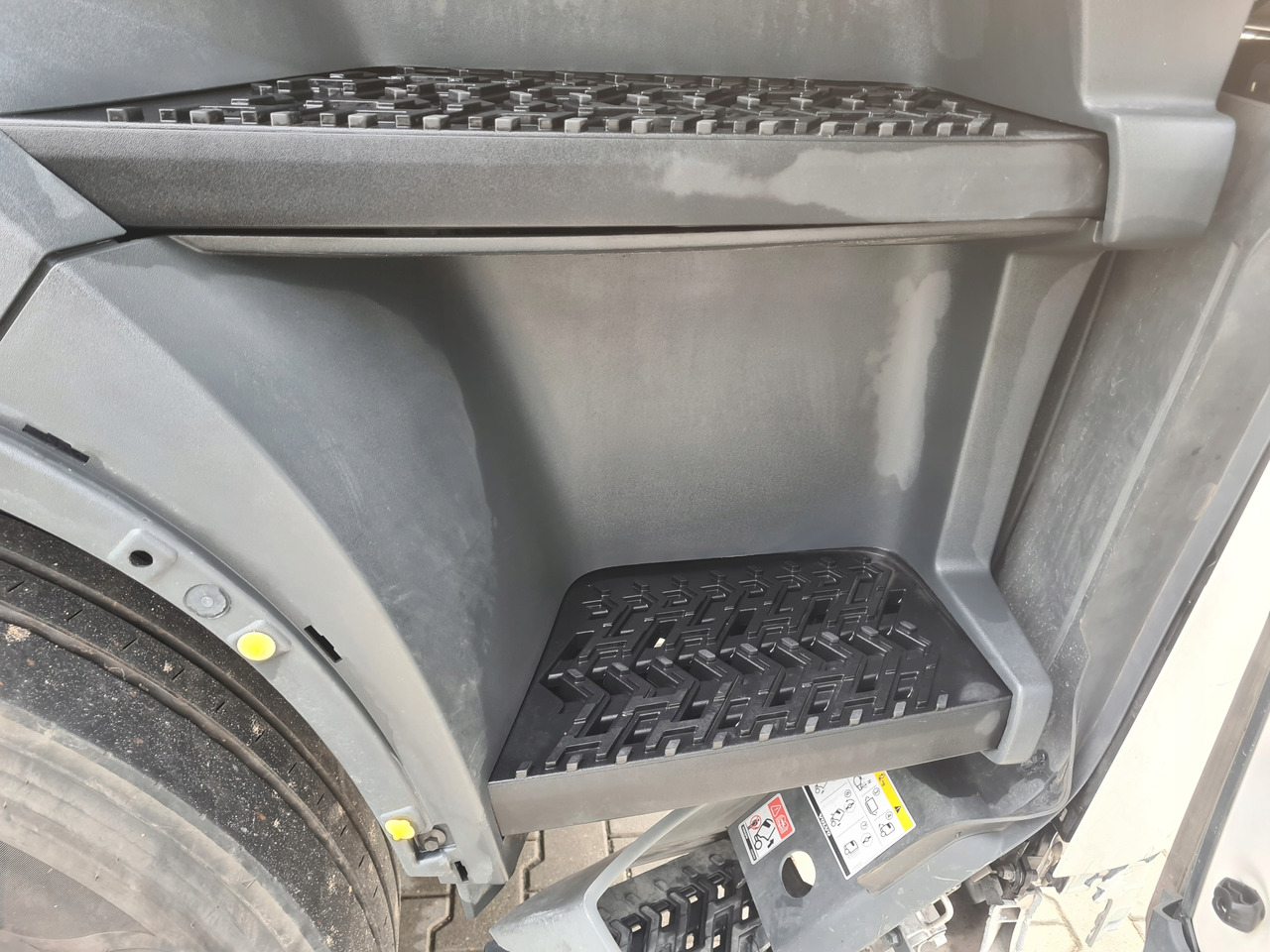 VOLVO STOPIEŃ STOPNICA KOMPLETNA PRAWA STELAŻ ORYGINAŁ VOLVO FH 5 - Pamina - Sunkvežimis: foto 4 VOLVO STOPIEŃ STOPNICA KOMPLETNA PRAWA STELAŻ ORYGINAŁ VOLVO FH 5 - Pamina - Sunkvežimis: foto 4