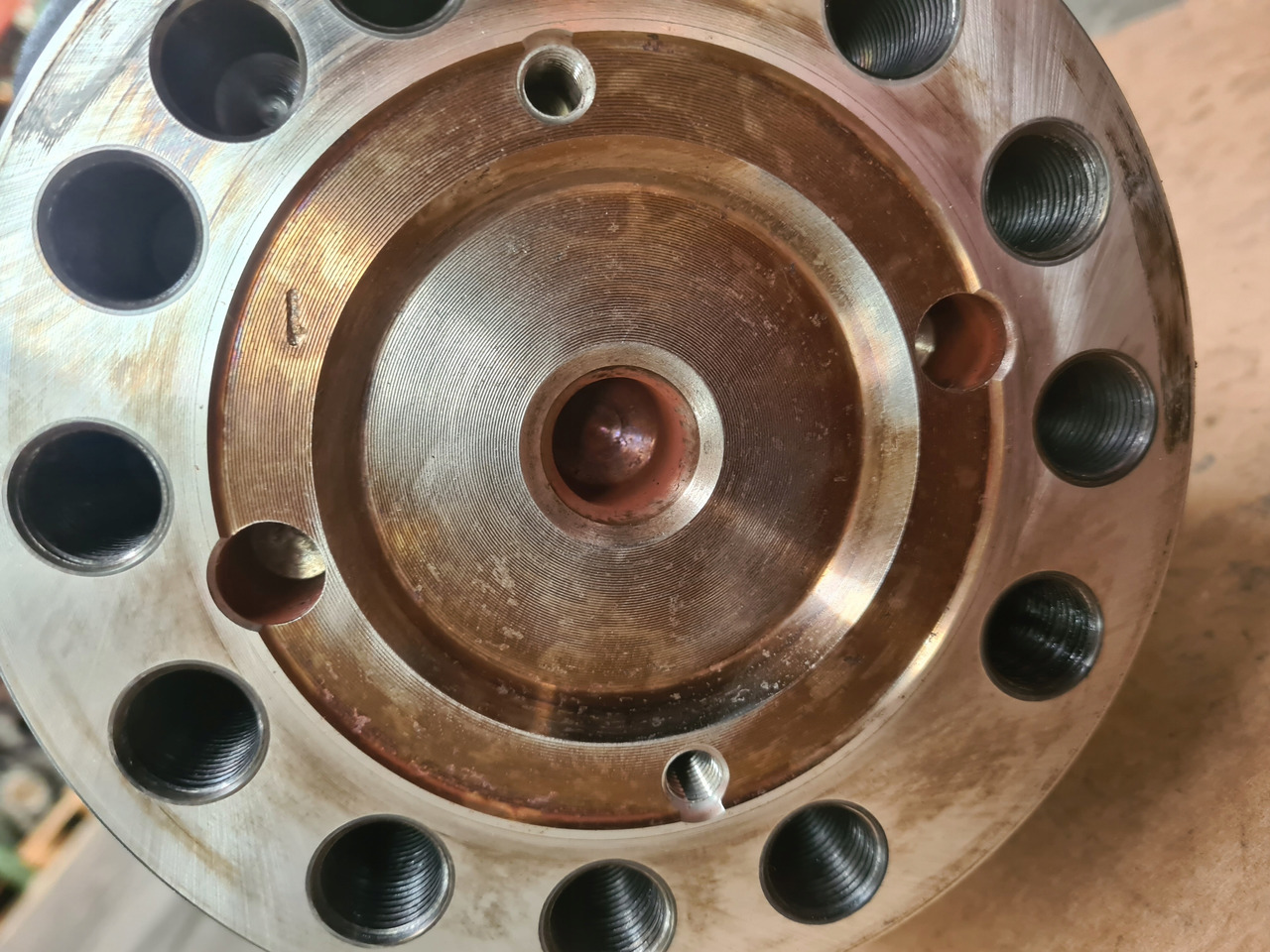 VOLVO WAŁ KORBOWY RENAULT GAMA T RANGE DTI 11 VOLVO FM 4 D11K EURO 6 - Alkūninis velenas - Sunkvežimis: foto 4 VOLVO WAŁ KORBOWY RENAULT GAMA T RANGE DTI 11 VOLVO FM 4 D11K EURO 6 - Alkūninis velenas - Sunkvežimis: foto 4