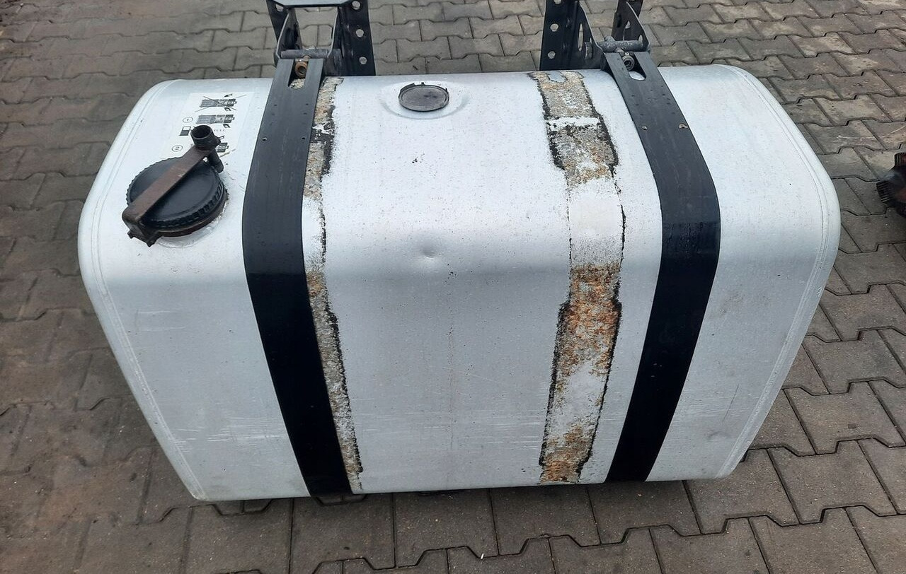 VOLVO ZBIORNIK PALIWA RENAULT GAMA T RANGE VOLVO FH FM 4 5 100/70/70 - Degalų bakas - Sunkvežimis: foto 2 VOLVO ZBIORNIK PALIWA RENAULT GAMA T RANGE VOLVO FH FM 4 5 100/70/70 - Degalų bakas - Sunkvežimis: foto 2