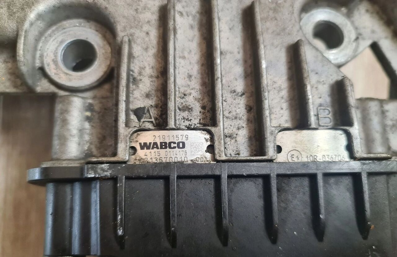 Volvo ELEKTRONIKA WYBIERAKA SKRZYNI BIEGÓW " E " FH 4 FM 4 RENAULT GAM Volvo Wabco - Valdymo blokas - Sunkvežimis: foto 3 Volvo ELEKTRONIKA WYBIERAKA SKRZYNI BIEGÓW " E " FH 4 FM 4 RENAULT GAM Volvo Wabco - Valdymo blokas - Sunkvežimis: foto 3