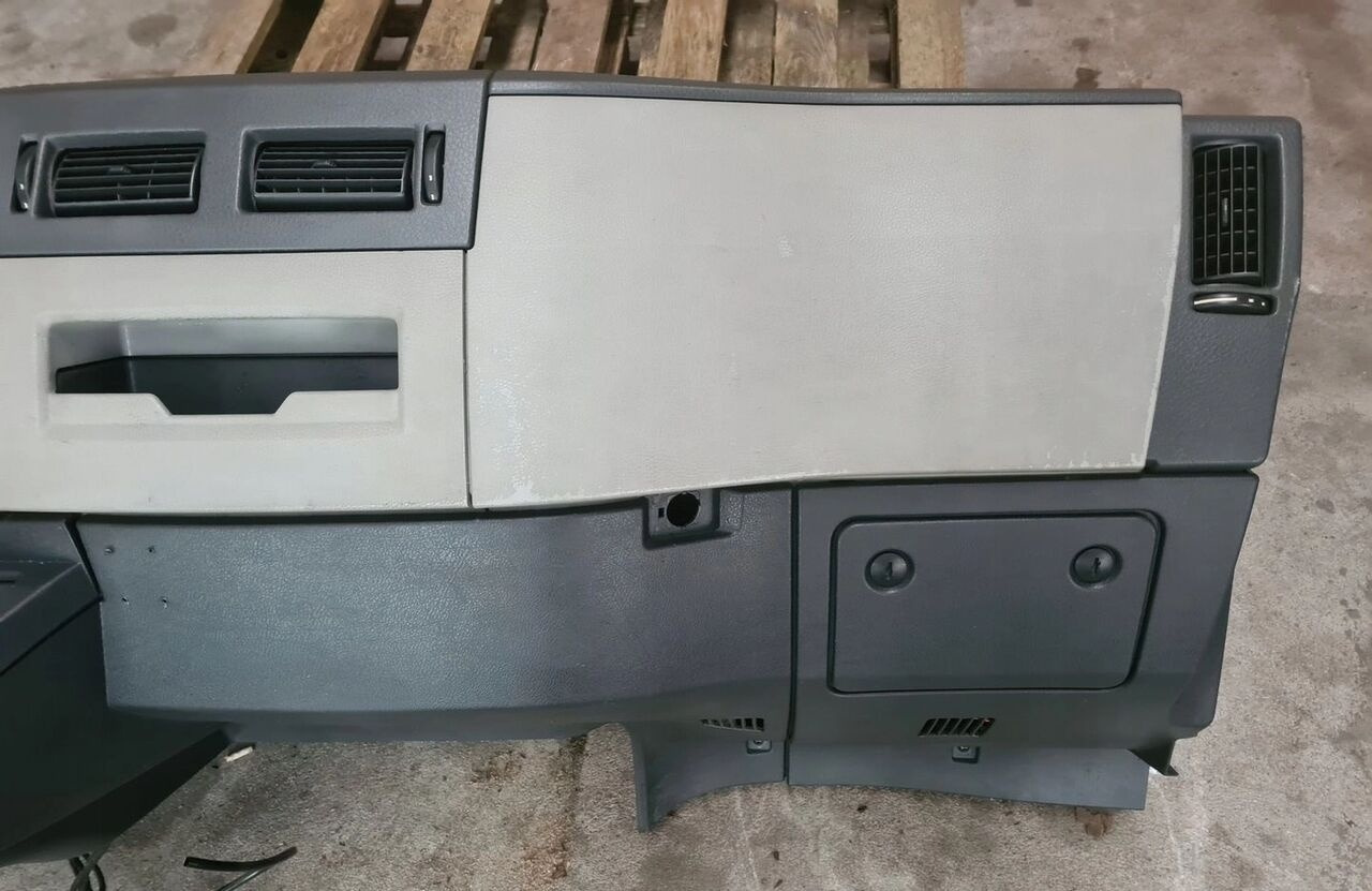 Volvo KONSOLA PRZEKŁADKA ANGLIKA FL EURO 5 Volvo ANGLIKA VOLVO FL EURO 5 - Prietaisų skydas - Sunkvežimis: foto 4 Volvo KONSOLA PRZEKŁADKA ANGLIKA FL EURO 5 Volvo ANGLIKA VOLVO FL EURO 5 - Prietaisų skydas - Sunkvežimis: foto 4