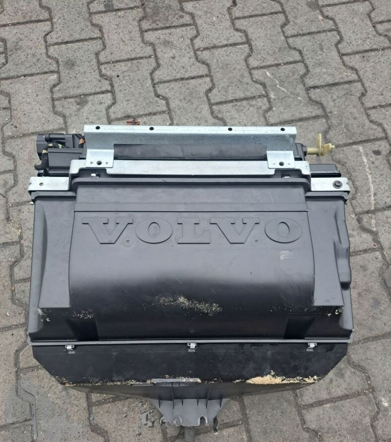 Volvo NAGRZEWNICA KOMPLETNA VOLVO FH FM 9 13 LIFT - Šildymas/ Ventiliacija - Sunkvežimis: foto 2 Volvo NAGRZEWNICA KOMPLETNA VOLVO FH FM 9 13 LIFT - Šildymas/ Ventiliacija - Sunkvežimis: foto 2