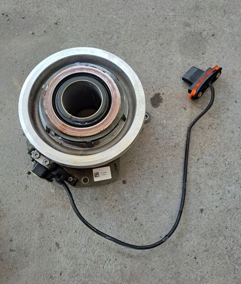 WYSPRZĘGLIK SIŁOWNIK ŁOŻYSKO SPRZĘGŁA SKRZYNI BIEGÓW ZF TRAXON 0501224620 ZF TRAXON - Transmisija - Sunkvežimis: foto 1 WYSPRZĘGLIK SIŁOWNIK ŁOŻYSKO SPRZĘGŁA SKRZYNI BIEGÓW ZF TRAXON 0501224620 ZF TRAXON - Transmisija - Sunkvežimis: foto 1