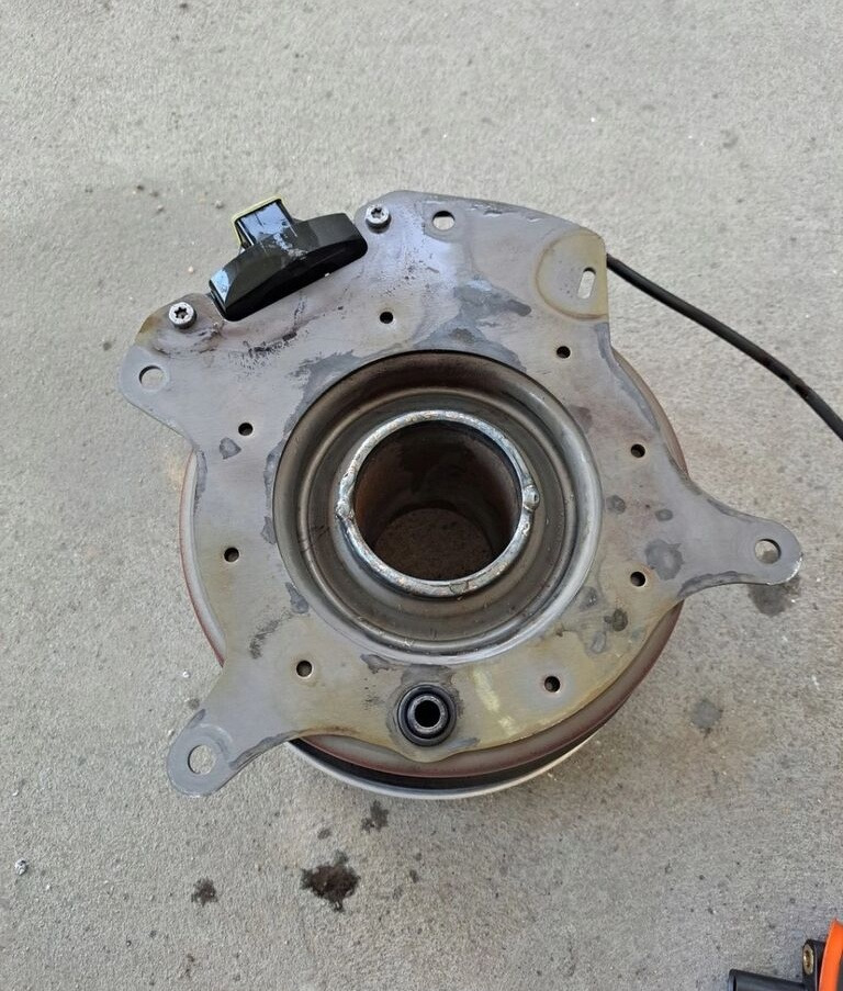 WYSPRZĘGLIK SIŁOWNIK ŁOŻYSKO SPRZĘGŁA SKRZYNI BIEGÓW ZF TRAXON 0501224620 ZF TRAXON - Transmisija - Sunkvežimis: foto 3 WYSPRZĘGLIK SIŁOWNIK ŁOŻYSKO SPRZĘGŁA SKRZYNI BIEGÓW ZF TRAXON 0501224620 ZF TRAXON - Transmisija - Sunkvežimis: foto 3