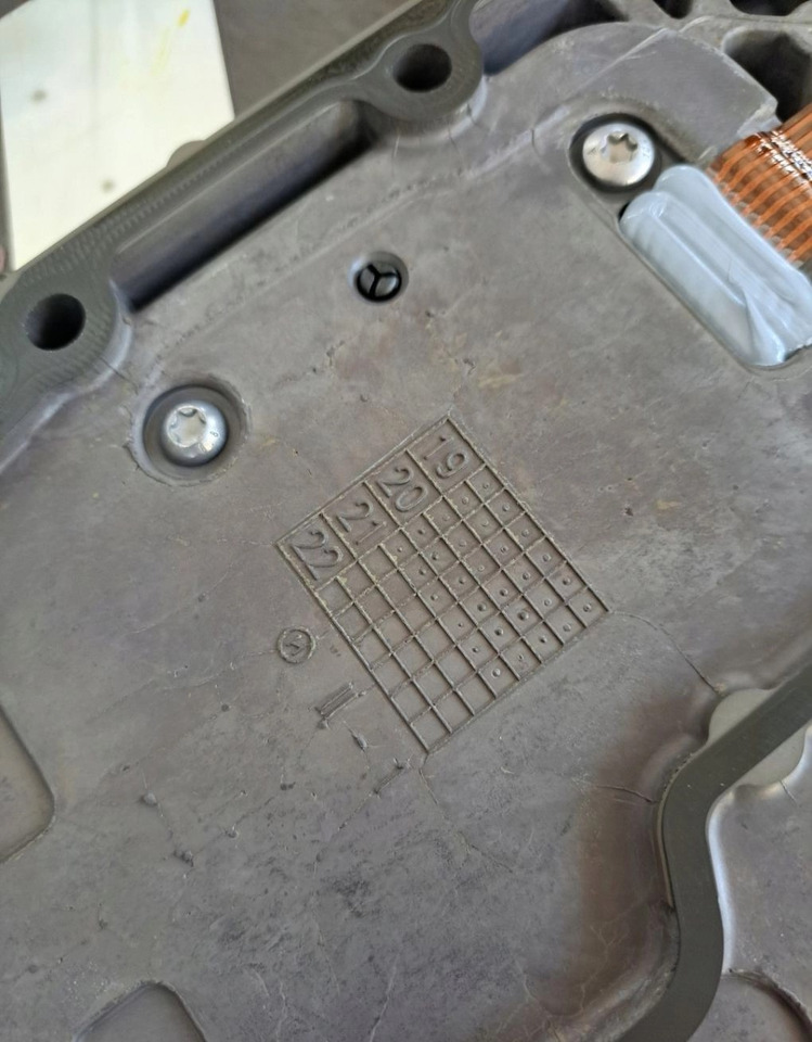 ZF ELEKTRONIKA WYBIERAKA SKRZYNI BIEGÓW ZF TRAXON 12TX2620 TD 0501337233 21034134 K023088 - Valdymo blokas: foto 4 ZF ELEKTRONIKA WYBIERAKA SKRZYNI BIEGÓW ZF TRAXON 12TX2620 TD 0501337233 21034134 K023088 - Valdymo blokas: foto 4