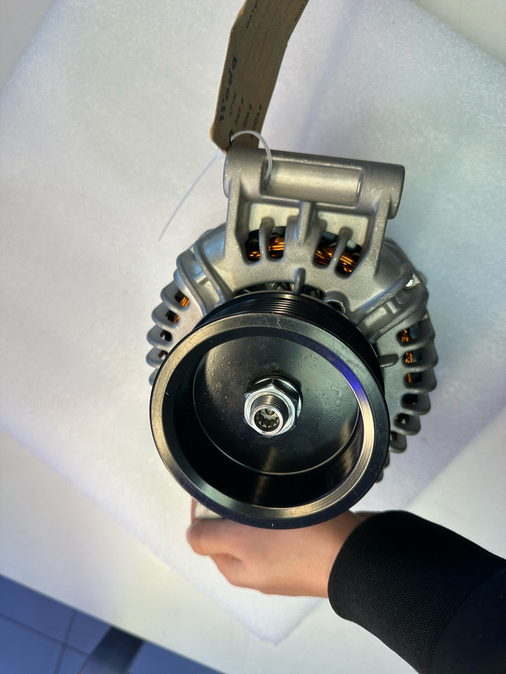 Woda Mercedes-Benz - Generatorius - Komercinis automobilis: foto 3 Woda Mercedes-Benz - Generatorius - Komercinis automobilis: foto 3