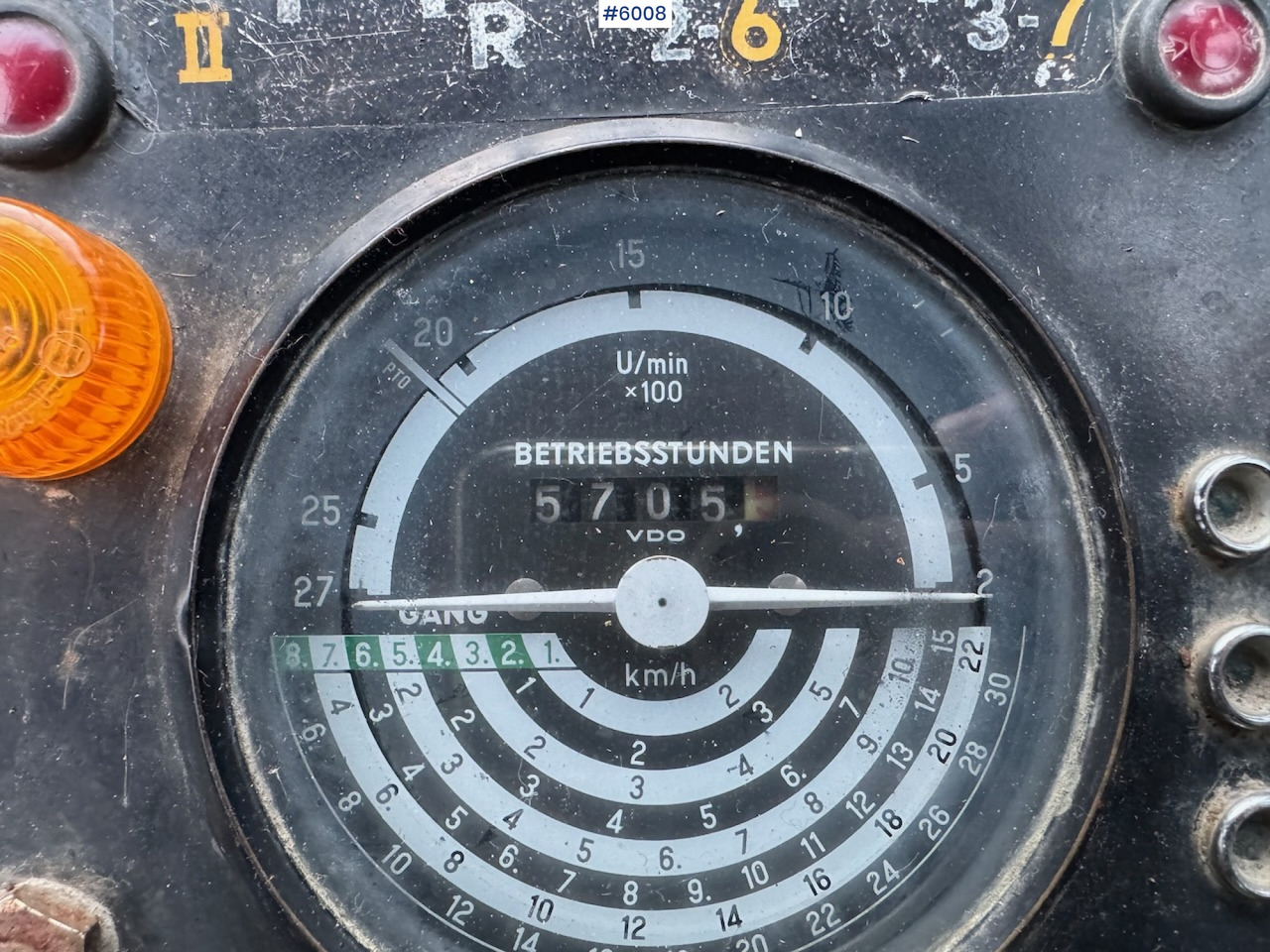 Traktorius 1977 John Deere 2030 w/ front loader, bucket and chains.: foto 17