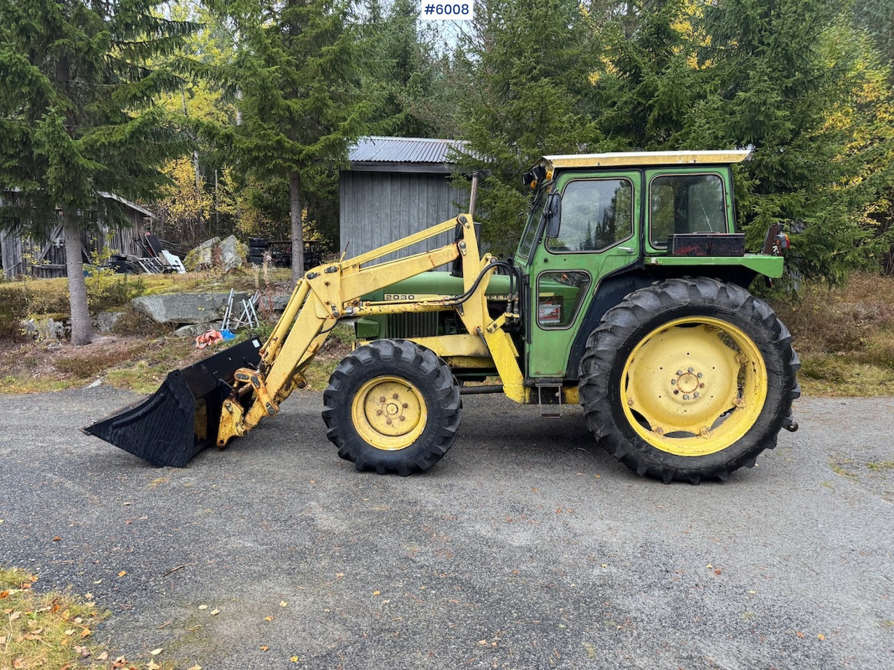 1977 John Deere 2030 w/ front loader, bucket and chains. - Traktorius: foto 1 1977 John Deere 2030 w/ front loader, bucket and chains. - Traktorius: foto 1