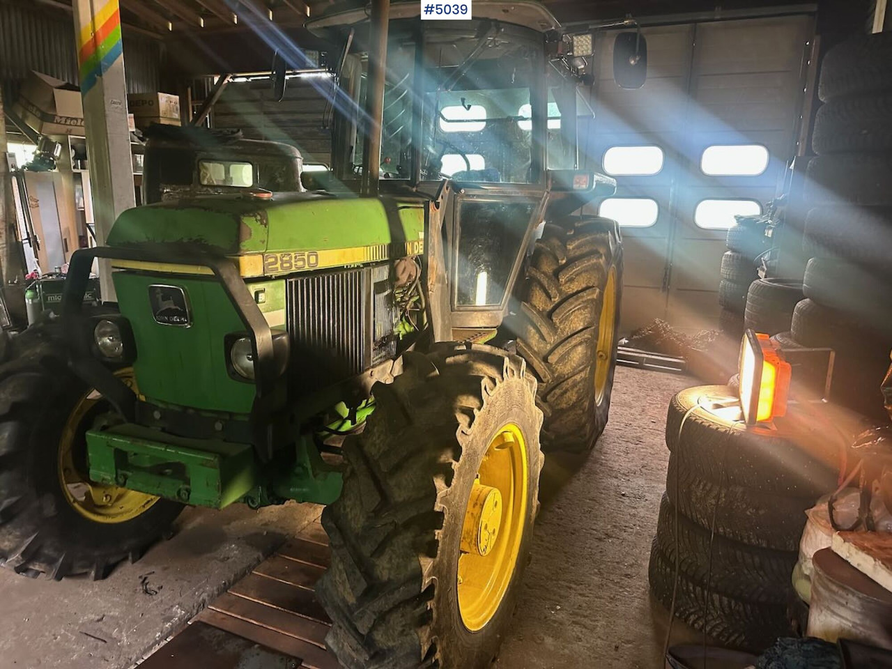1987 John Deere 2850 Synchron w/ front loader - Traktorius: foto 4 1987 John Deere 2850 Synchron w/ front loader - Traktorius: foto 4