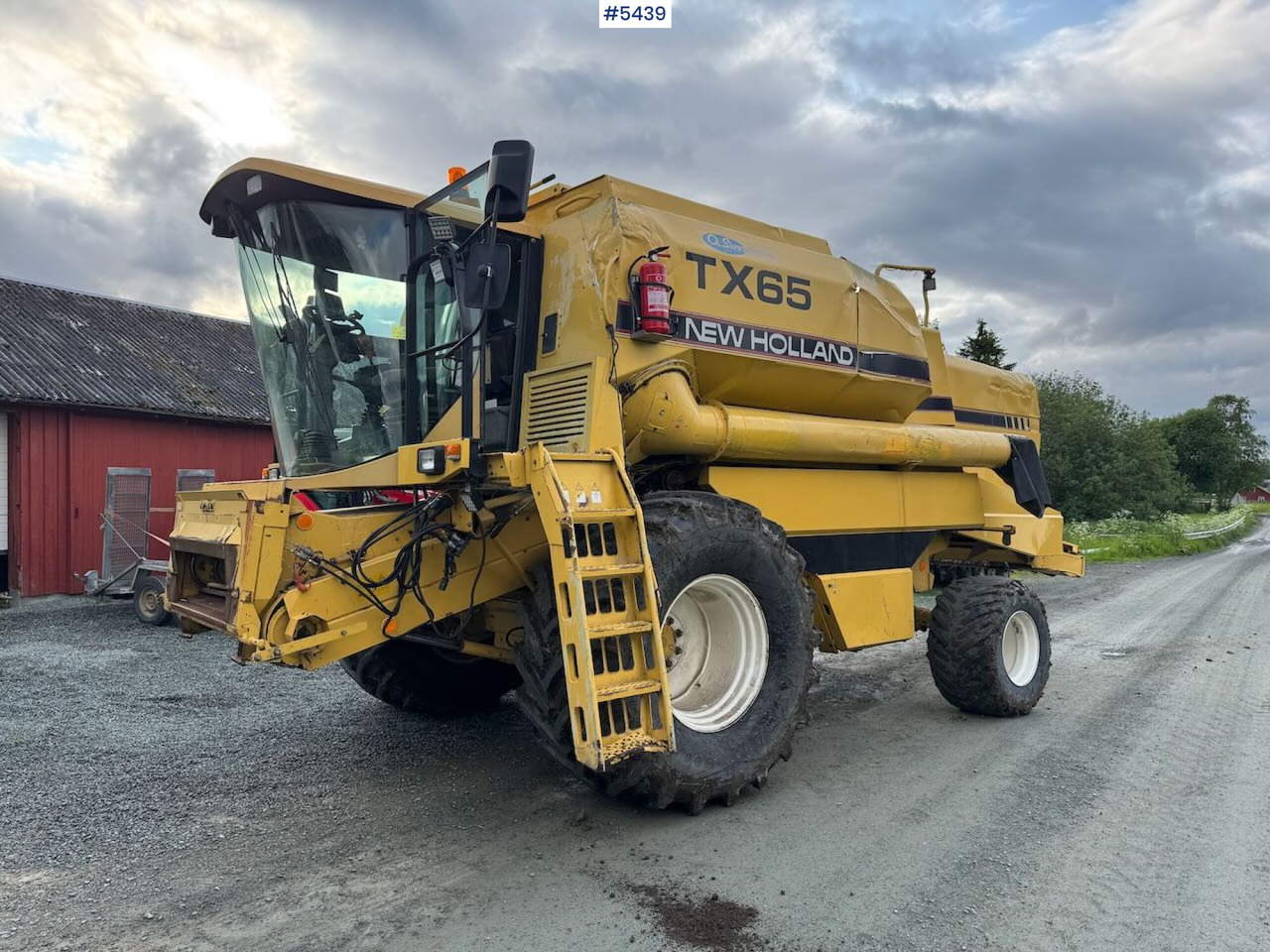 1995 New Holland TX65 m/ 20 fot skjærebord og henger - Derliaus nuėmimo kombainas: foto 2 1995 New Holland TX65 m/ 20 fot skjærebord og henger - Derliaus nuėmimo kombainas: foto 2