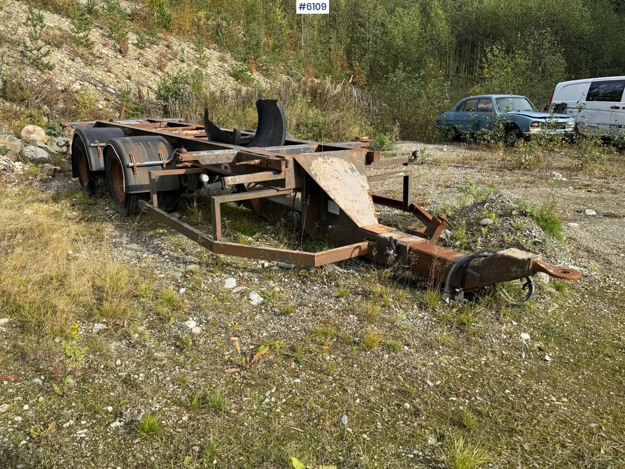 2002 Istrail container trailer. Repair object. - Žemo profilio platforma priekaba: foto 1 2002 Istrail container trailer. Repair object. - Žemo profilio platforma priekaba: foto 1