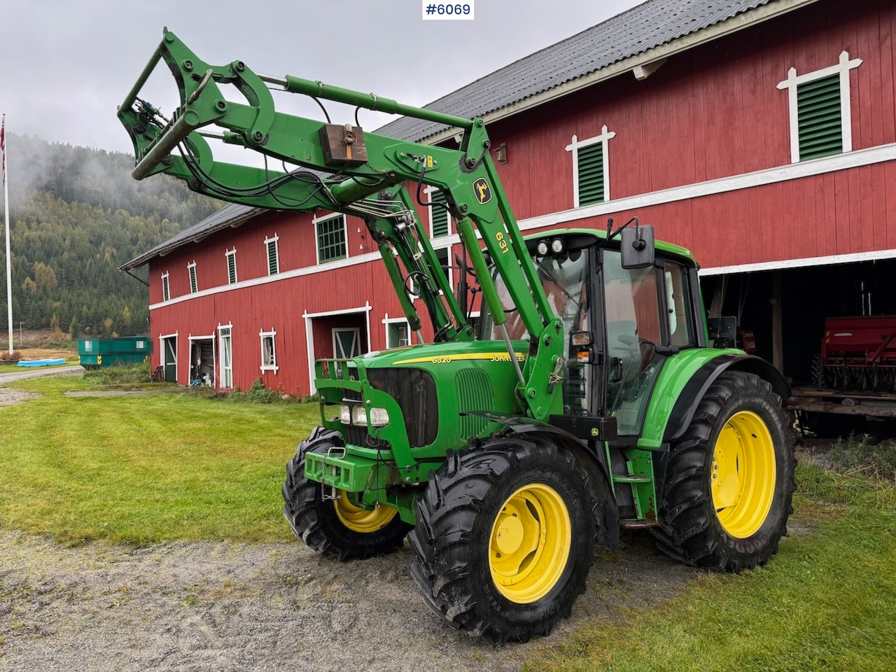 2006 John Deere 6320 w/ front loader, bucket, grapple, pallet fork and chains. Low hours!! - Traktorius: foto 3 2006 John Deere 6320 w/ front loader, bucket, grapple, pallet fork and chains. Low hours!! - Traktorius: foto 3