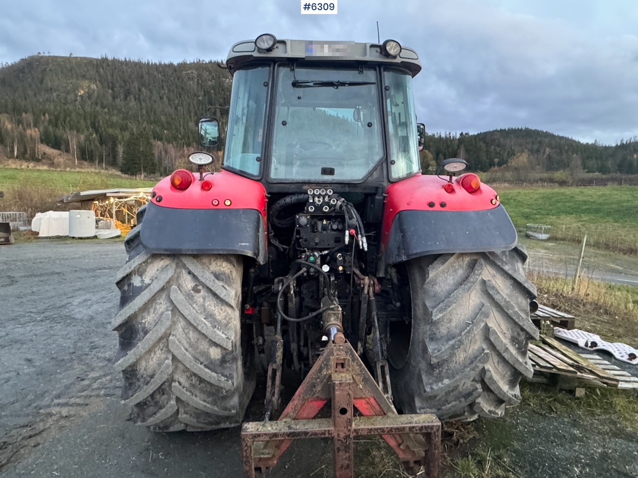 2007 Massey Ferguson 6465 Dyna 6 w/ front loader with 3rd function! - Traktorius: foto 4 2007 Massey Ferguson 6465 Dyna 6 w/ front loader with 3rd function! - Traktorius: foto 4
