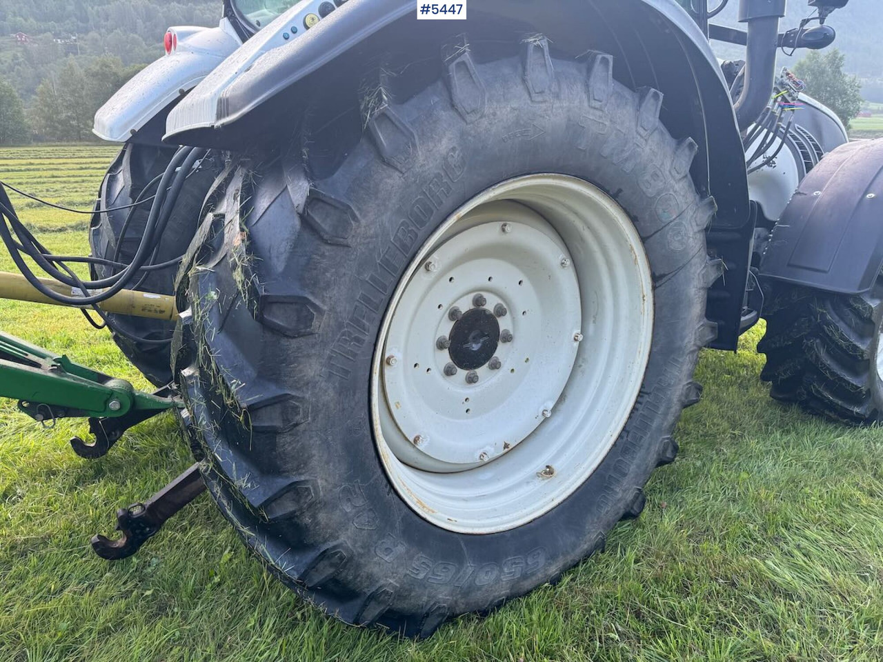 Traktorius 2009 Valtra T202 w/ loader: foto 12