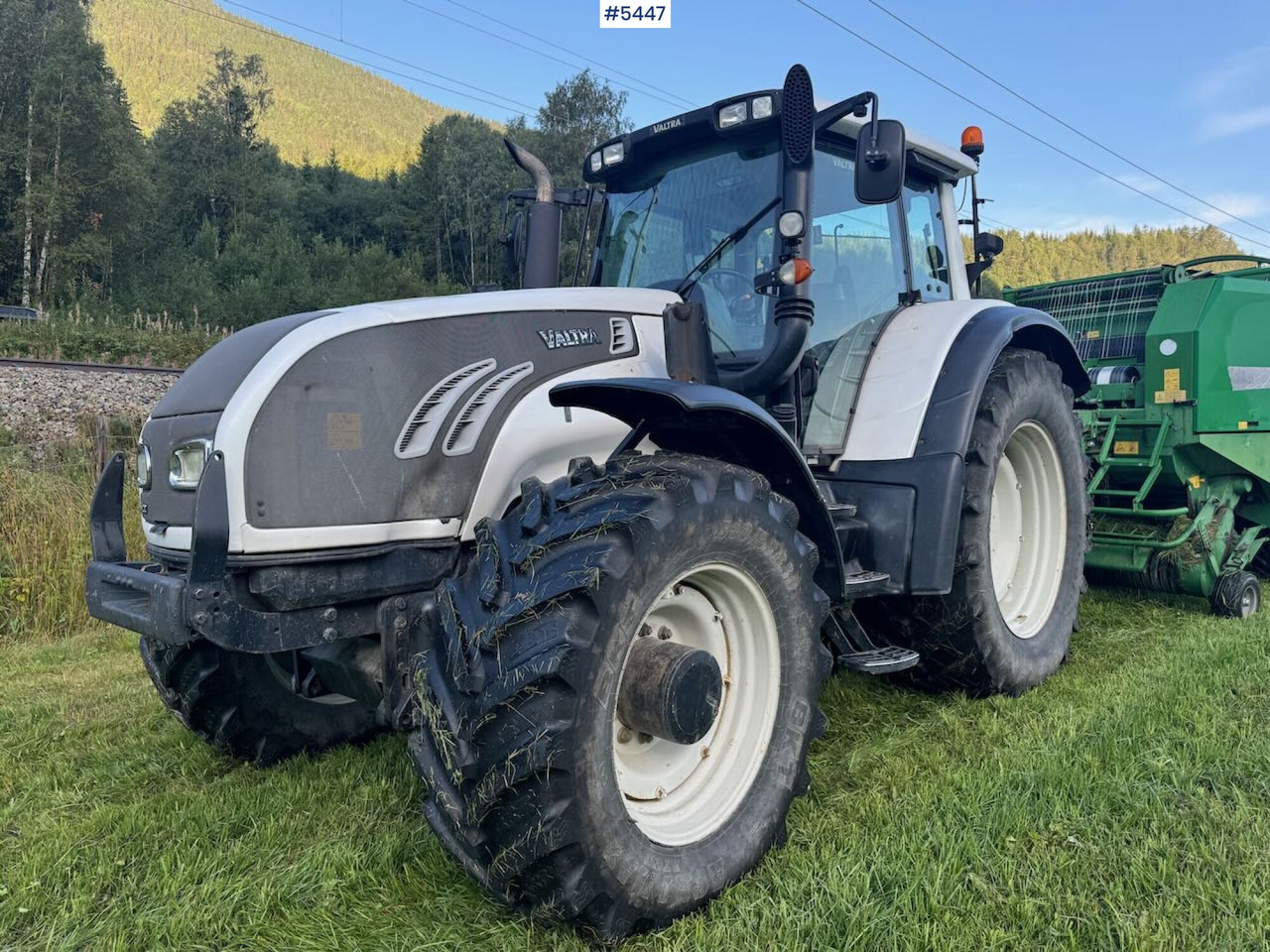 Traktorius 2009 Valtra T202 w/ loader: foto 7
