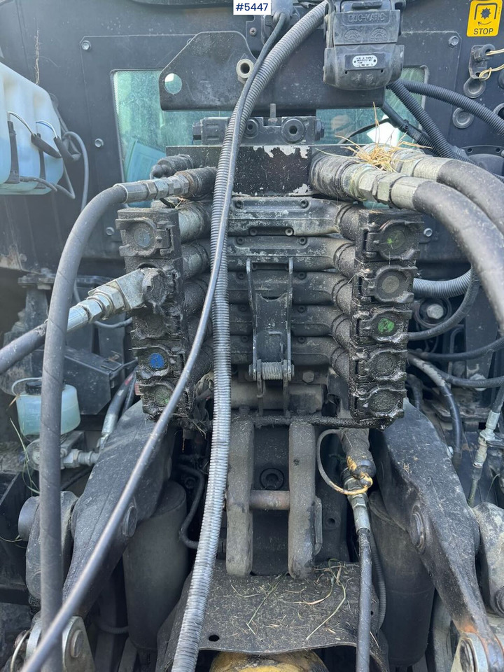 Traktorius 2009 Valtra T202 w/ loader: foto 14