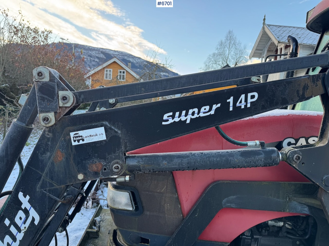 2013 Case IH JX 80 w/ front loader and some equipment. Low hours! - Traktorius: foto 3 2013 Case IH JX 80 w/ front loader and some equipment. Low hours! - Traktorius: foto 3