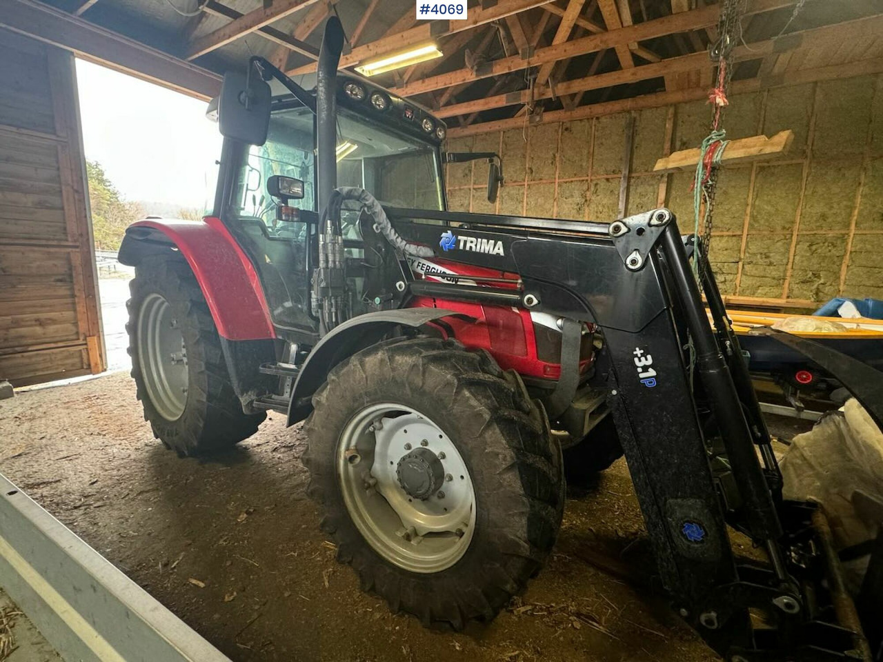 2013 Massey Ferguson 5455 w/ front loader, 2 buckets, pallet forks and blades. 1020 hours! - Traktorius: foto 2 2013 Massey Ferguson 5455 w/ front loader, 2 buckets, pallet forks and blades. 1020 hours! - Traktorius: foto 2