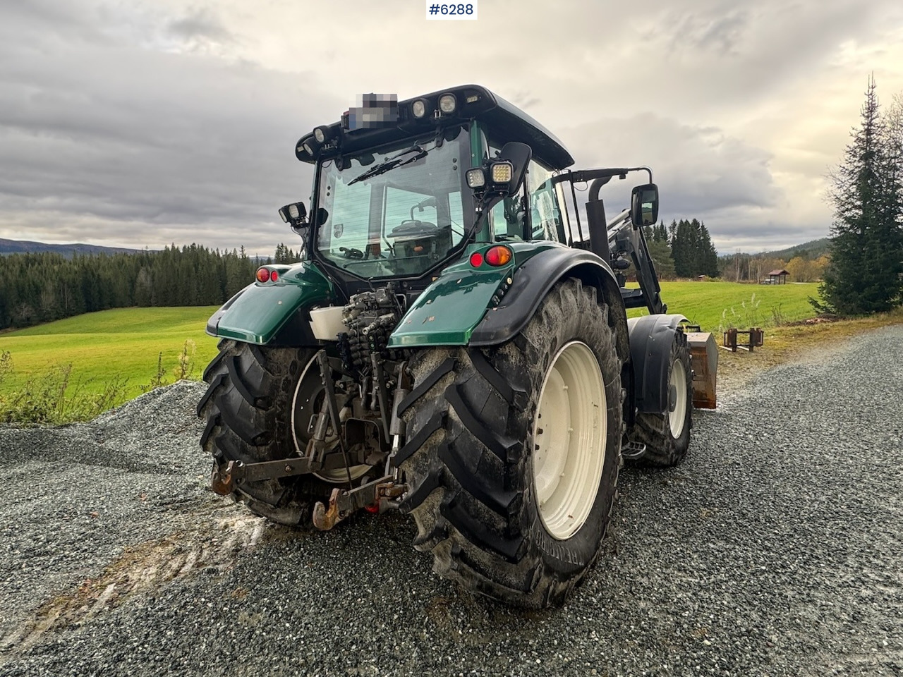 2013 Valtra T203 w/ Trima front loader, snow bucket, gravel bucket, pallet forks and timber clamp! - Traktorius: foto 5 2013 Valtra T203 w/ Trima front loader, snow bucket, gravel bucket, pallet forks and timber clamp! - Traktorius: foto 5