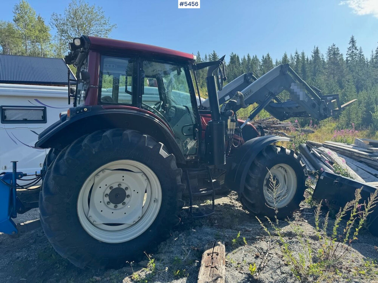 2015 Valtra N123 w/ front loader - Traktorius: foto 3 2015 Valtra N123 w/ front loader - Traktorius: foto 3