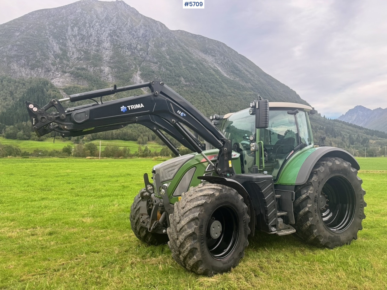 2017 Fendt 724 Vario w/ GPS, Front PTO, Loader and hydraulics. - Traktorius: foto 3 2017 Fendt 724 Vario w/ GPS, Front PTO, Loader and hydraulics. - Traktorius: foto 3
