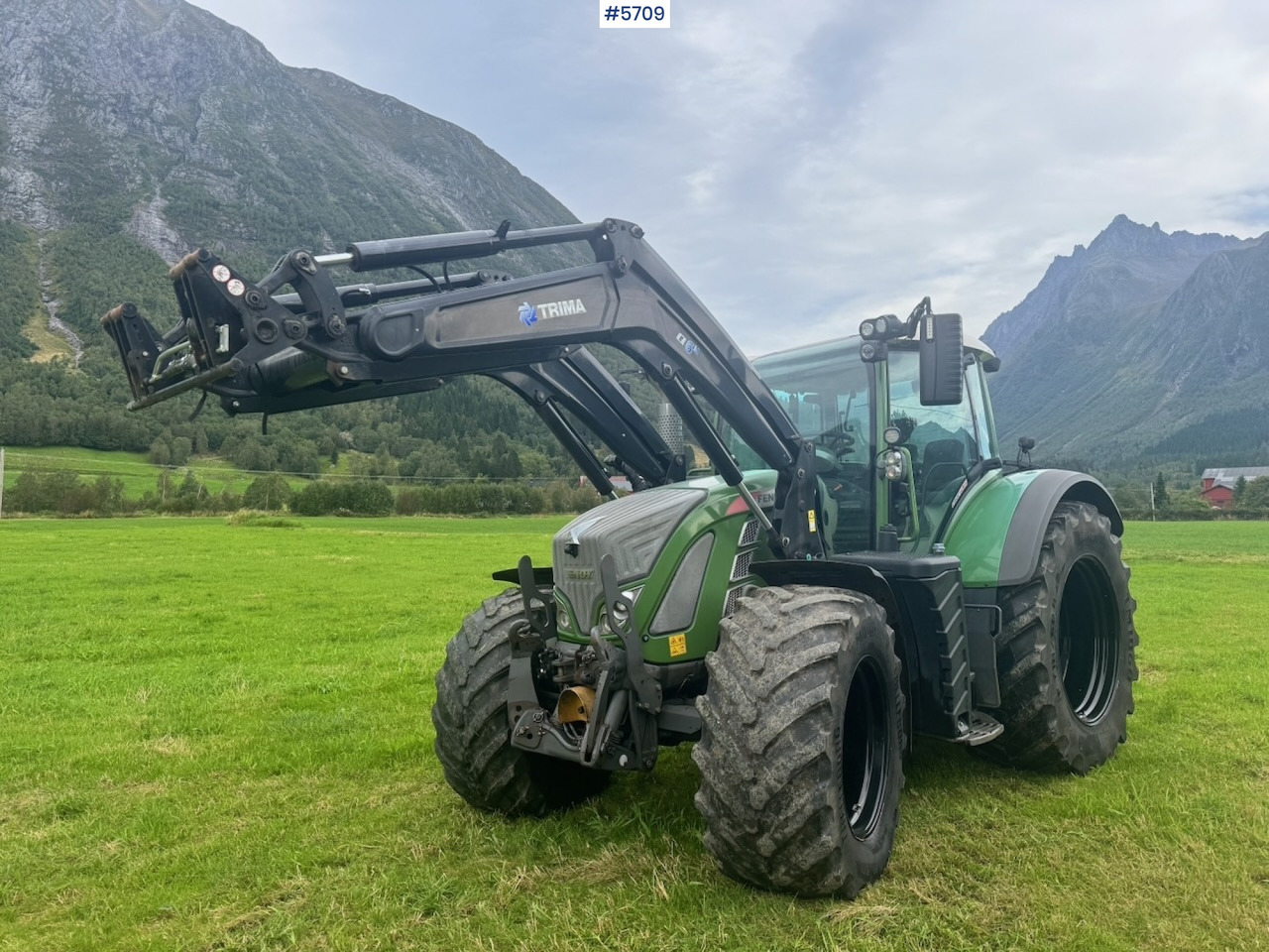 2017 Fendt 724 Vario w/ GPS, Front PTO, Loader and hydraulics. - Traktorius: foto 2 2017 Fendt 724 Vario w/ GPS, Front PTO, Loader and hydraulics. - Traktorius: foto 2