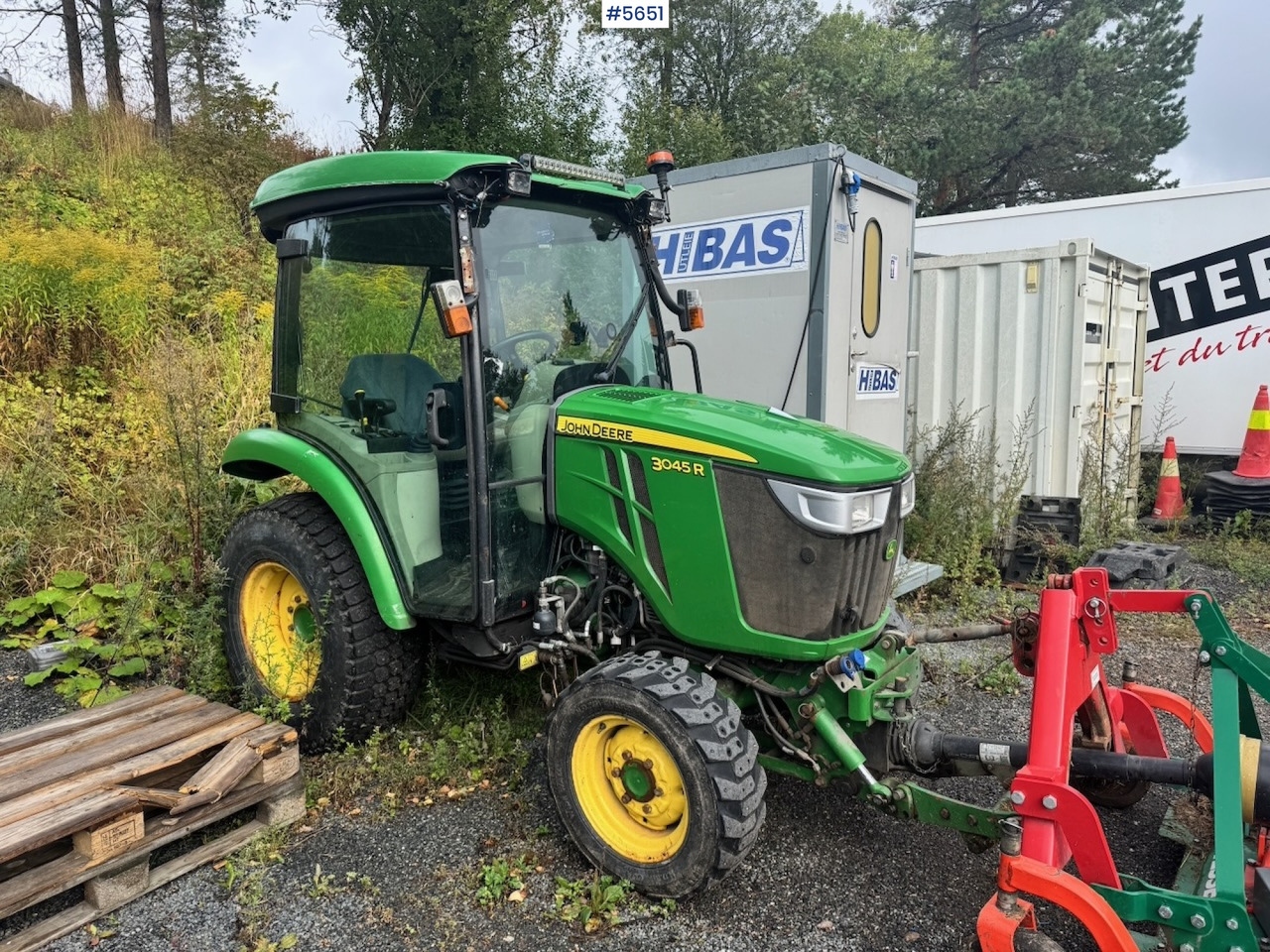 2018 John Deere 3045R with front hydraulics and front PTO - Traktorius: foto 2 2018 John Deere 3045R with front hydraulics and front PTO - Traktorius: foto 2