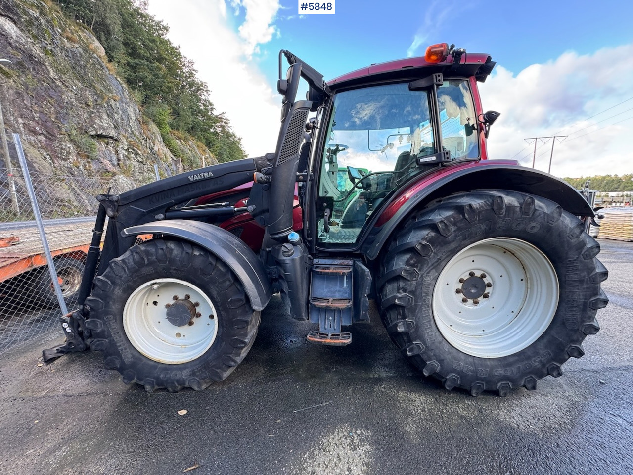 2018 Valtra N174 w/ front loader and plow plate. - Traktorius: foto 1 2018 Valtra N174 w/ front loader and plow plate. - Traktorius: foto 1