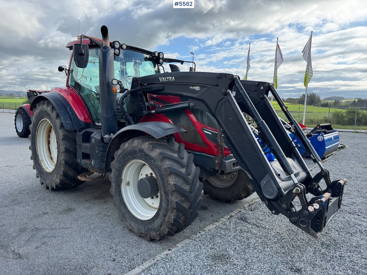 2018 Valtra T194 w/ front loader. - Traktorius: foto 1 2018 Valtra T194 w/ front loader. - Traktorius: foto 1