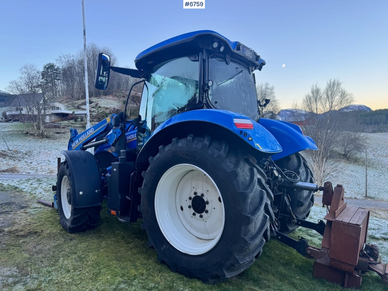 2021 New Holland T6.180 w/ Front loader, 2 sets of tires and Front hydraulics. 2100 hours. - Traktorius: foto 4 2021 New Holland T6.180 w/ Front loader, 2 sets of tires and Front hydraulics. 2100 hours. - Traktorius: foto 4