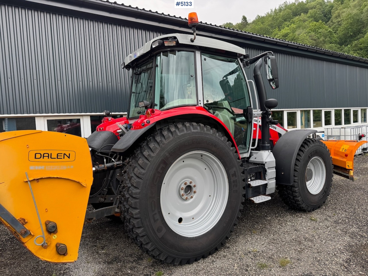 Traktorius 2022 Massey Ferguson 5S.105 w/front hydraulics and plowing rig: foto 11