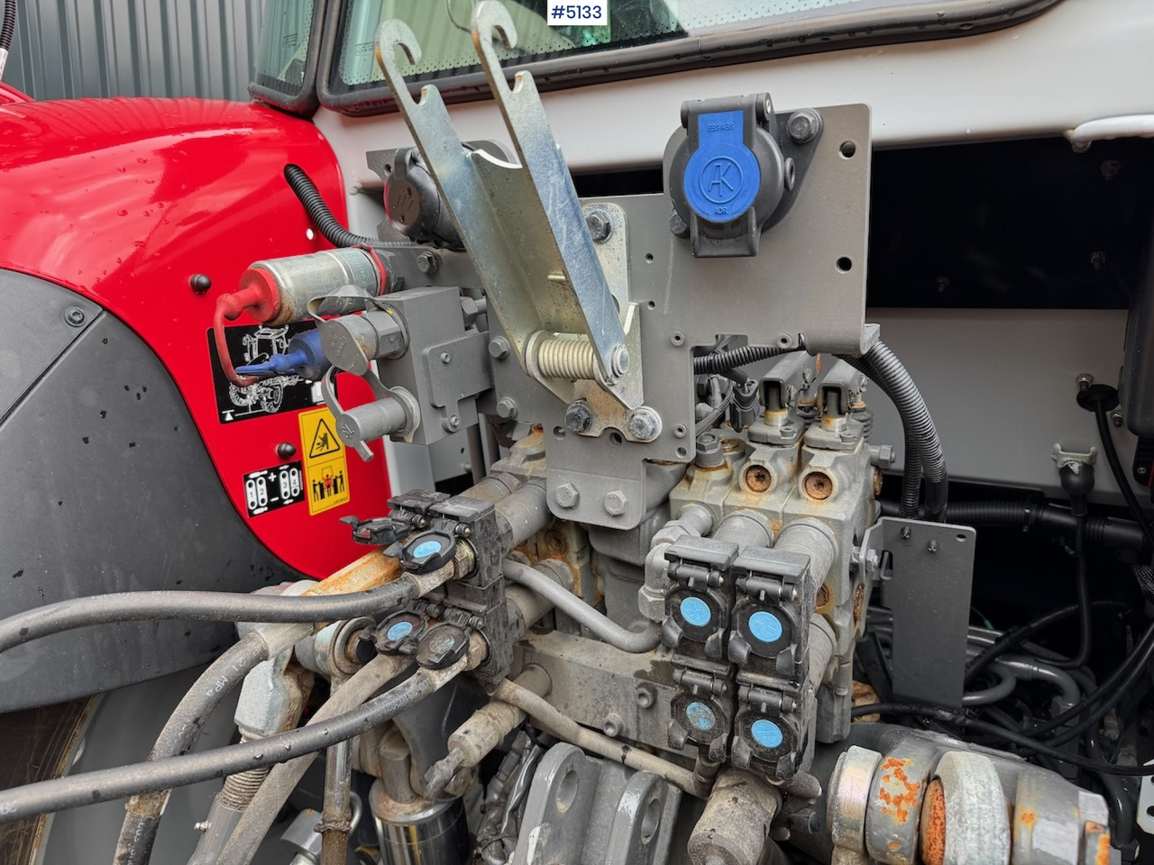 Traktorius 2022 Massey Ferguson 5S.105 w/front hydraulics and plowing rig: foto 17