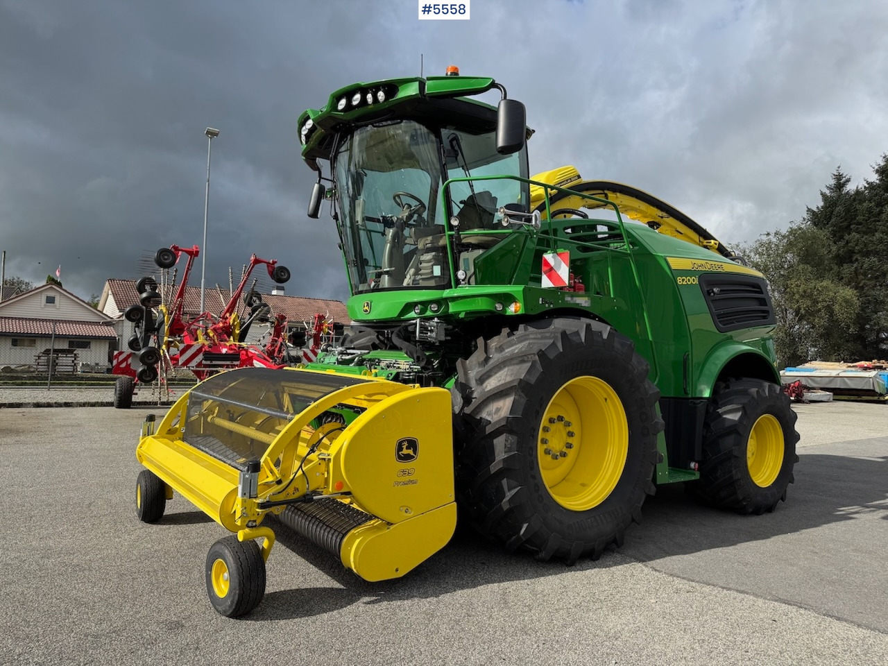 Pašarų tvarkymo technika 2024 John Deere 8200 in, like new!: foto 9
