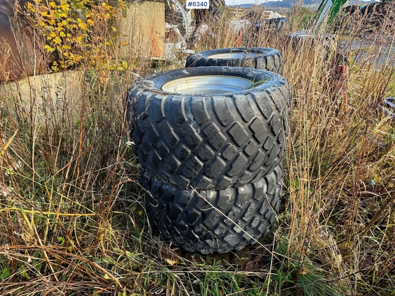 4 tires for dump trailer - Ratas - Statybinė technika: foto 1 4 tires for dump trailer - Ratas - Statybinė technika: foto 1