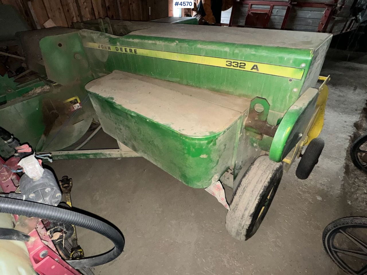 John Deere 332A Square baler - Pašarų tvarkymo technika: foto 1 John Deere 332A Square baler - Pašarų tvarkymo technika: foto 1