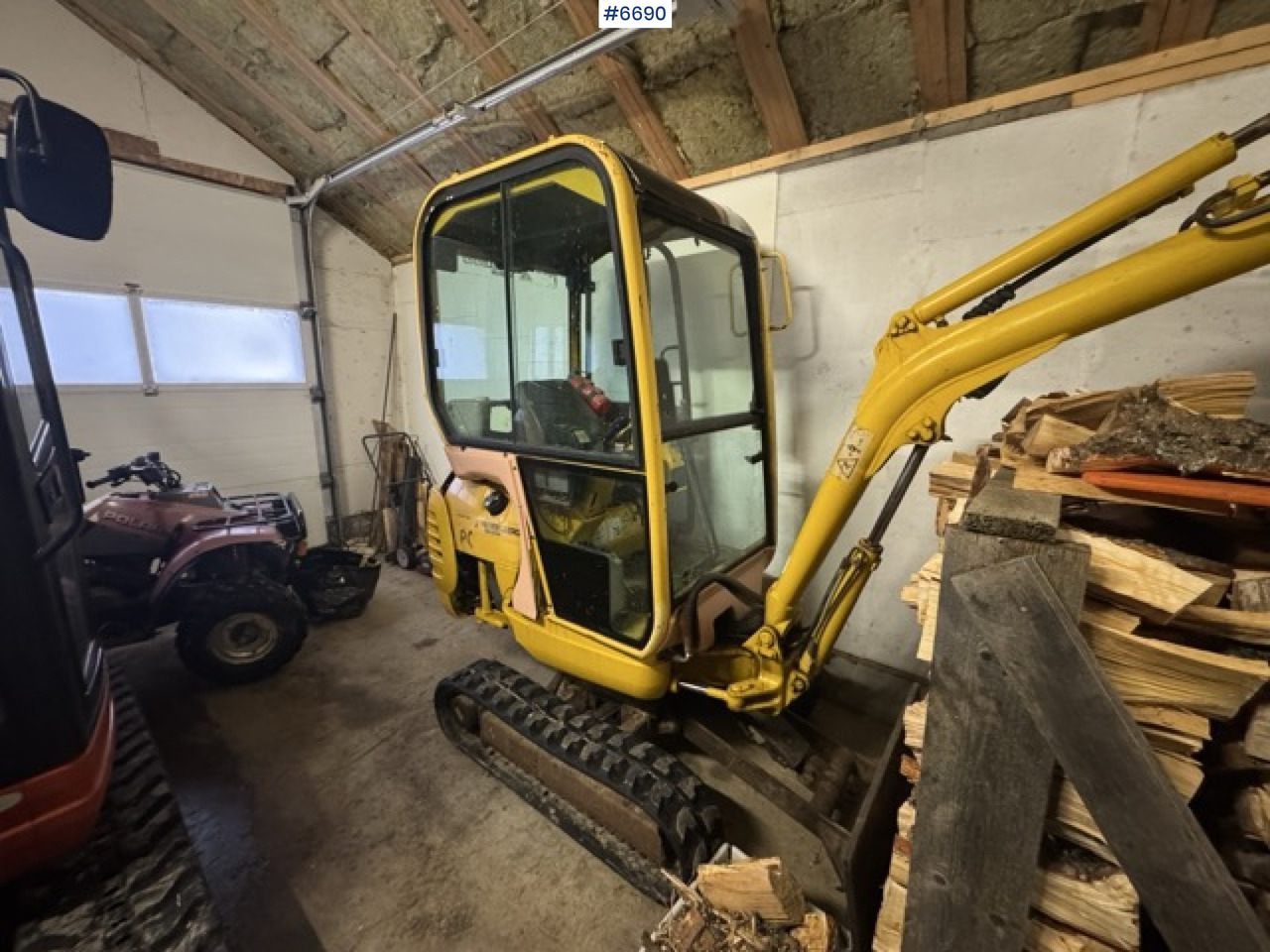 Komatsu PC15R excavator with 2 buckets! - Ekskavatorius: foto 1 Komatsu PC15R excavator with 2 buckets! - Ekskavatorius: foto 1