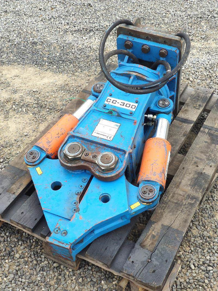 EMB CC300 - Hidraulinės žirklės: foto 1 EMB CC300 - Hidraulinės žirklės: foto 1