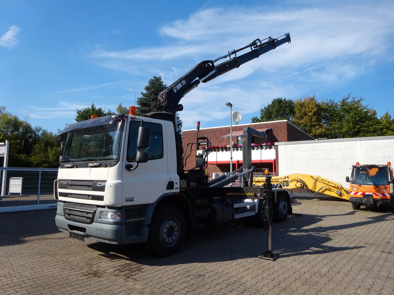 DAF 28-250 CF Abroller + HIA B195-3 Kran - Hook-lift sunkvežimis, Sunkvežimis su kranu: foto 3 DAF 28-250 CF Abroller + HIA B195-3 Kran - Hook-lift sunkvežimis, Sunkvežimis su kranu: foto 3