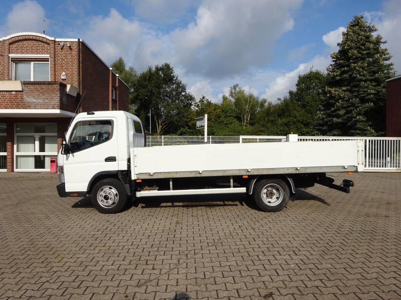 FUSO CANTER 7C15 Pritsche 4x2 - Bortinis automobilis: foto 4 FUSO CANTER 7C15 Pritsche 4x2 - Bortinis automobilis: foto 4