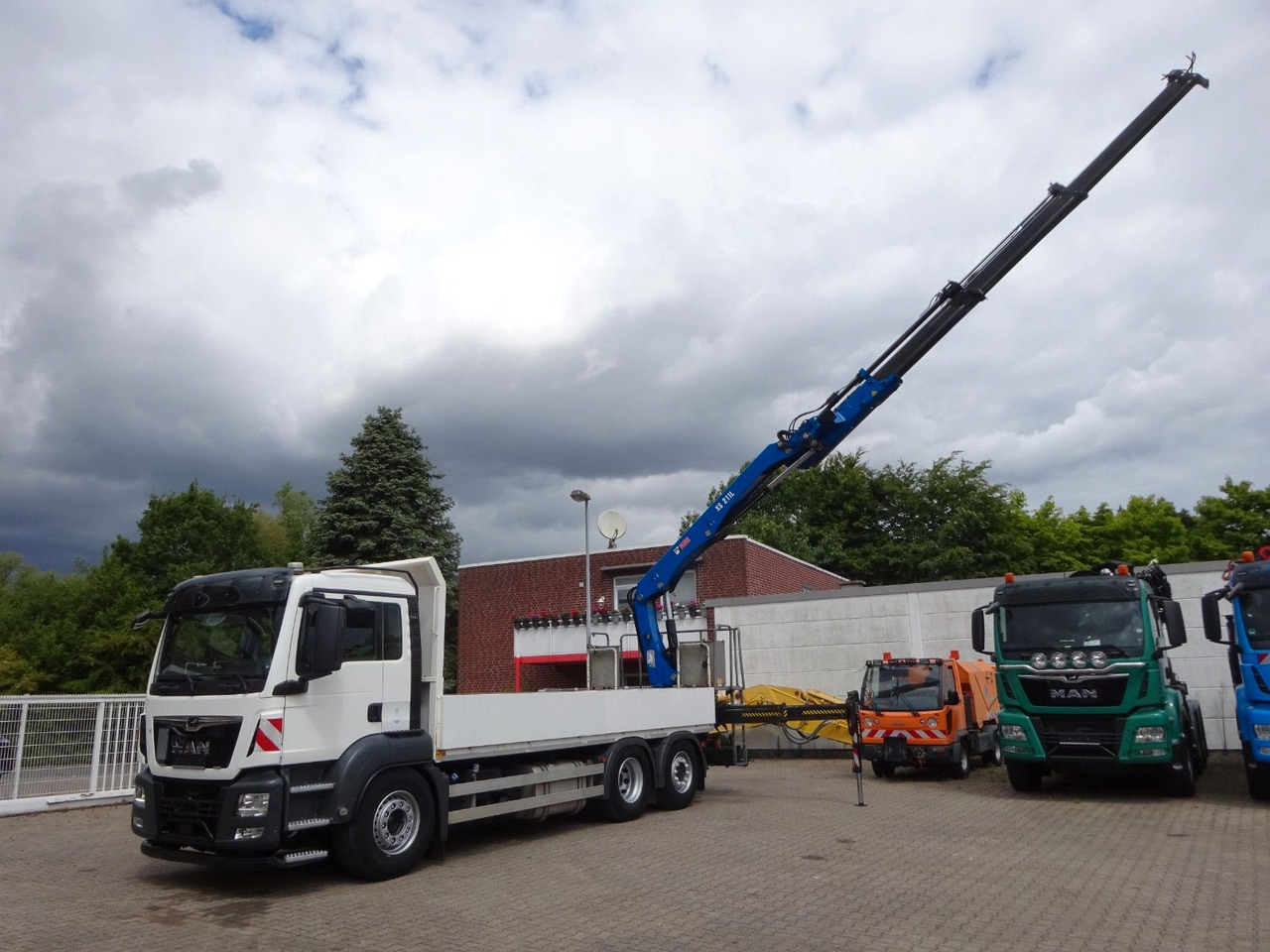 MAN 26.420 TGS Pritsche + HIAB 211 HIPRO Kran - Platforminis/ Bortinis sunkvežimis, Sunkvežimis su kranu: foto 2 MAN 26.420 TGS Pritsche + HIAB 211 HIPRO Kran - Platforminis/ Bortinis sunkvežimis, Sunkvežimis su kranu: foto 2