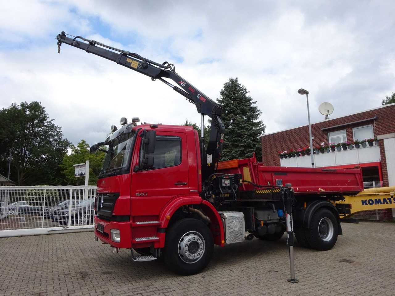 Mercedes-Benz 1833 Axor Meiller 3Skipper +HIAB 111 HIDUO +Funk - Savivartis sunkvežimis, Sunkvežimis su kranu: foto 5 Mercedes-Benz 1833 Axor Meiller 3Skipper +HIAB 111 HIDUO +Funk - Savivartis sunkvežimis, Sunkvežimis su kranu: foto 5