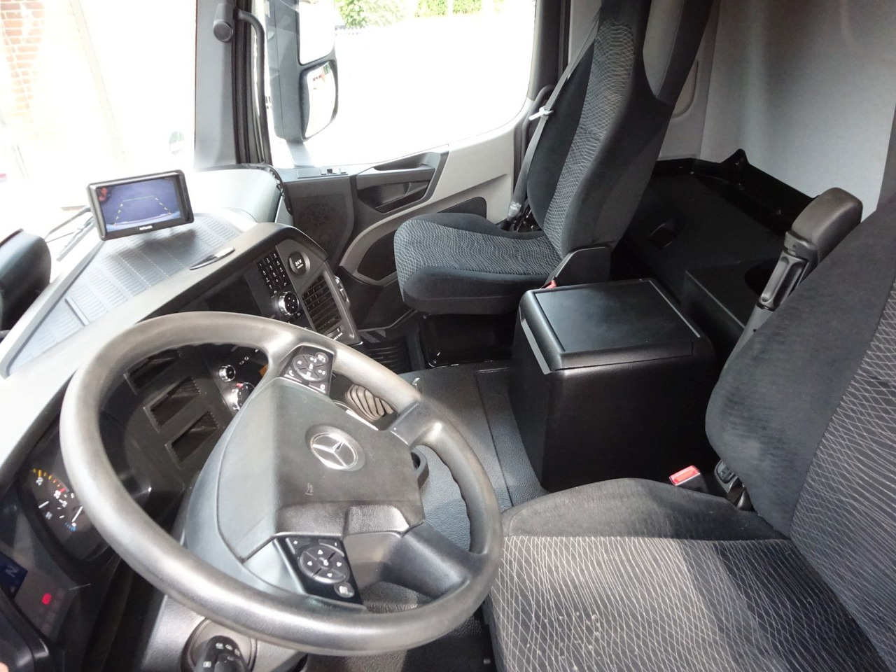 Furgonas sunkvežimis Mercedes-Benz 1842 Antos Koffer  + BÄR Ladebordwand 4x2: foto 15