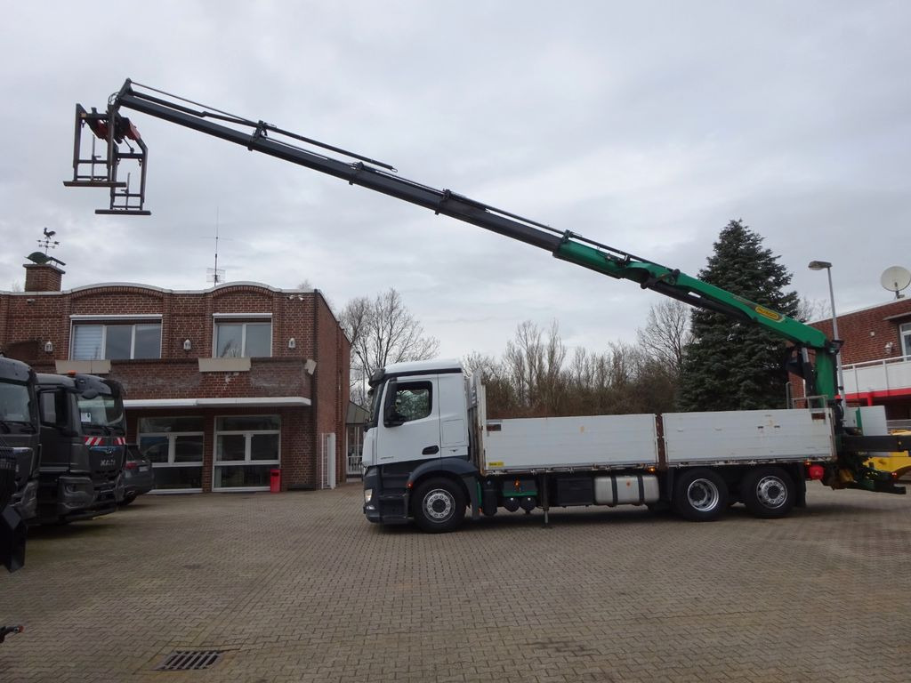 Mercedes-Benz 2543 Antos Baustoff +PK 26001 bis 20 m Auslage - Platforminis/ Bortinis sunkvežimis: foto 1 Mercedes-Benz 2543 Antos Baustoff +PK 26001 bis 20 m Auslage - Platforminis/ Bortinis sunkvežimis: foto 1