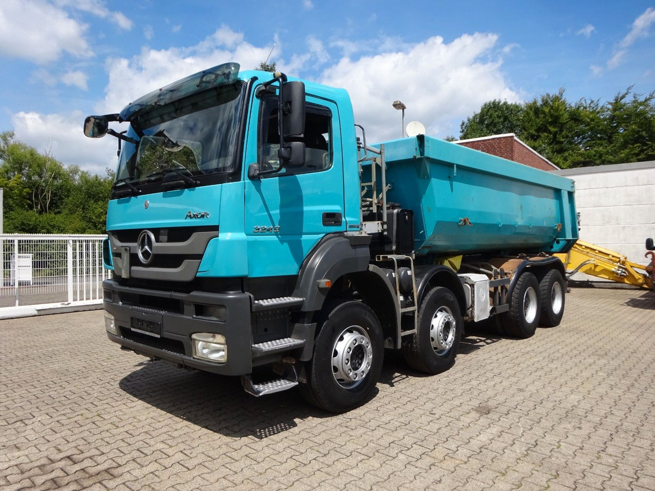 Mercedes-Benz 3240 Axor Muldenkipper 8x4 - Savivartis sunkvežimis: foto 2 Mercedes-Benz 3240 Axor Muldenkipper 8x4 - Savivartis sunkvežimis: foto 2