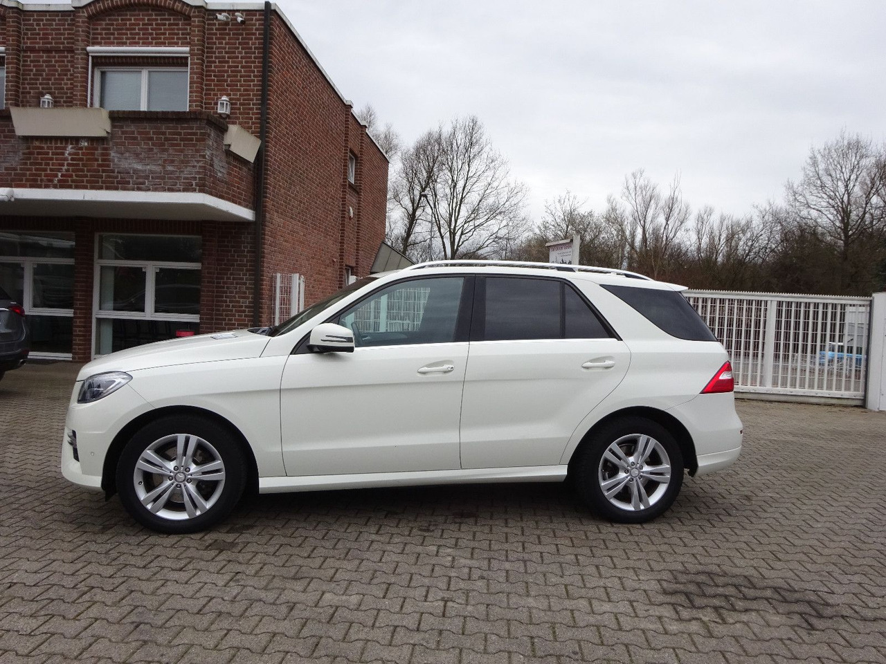 Mercedes-Benz ML 350 CDI BlueTec Mercedes-Benz ML 350 CDI BlueTec. AMG Paket - Visureigis: foto 3 Mercedes-Benz ML 350 CDI BlueTec Mercedes-Benz ML 350 CDI BlueTec. AMG Paket - Visureigis: foto 3