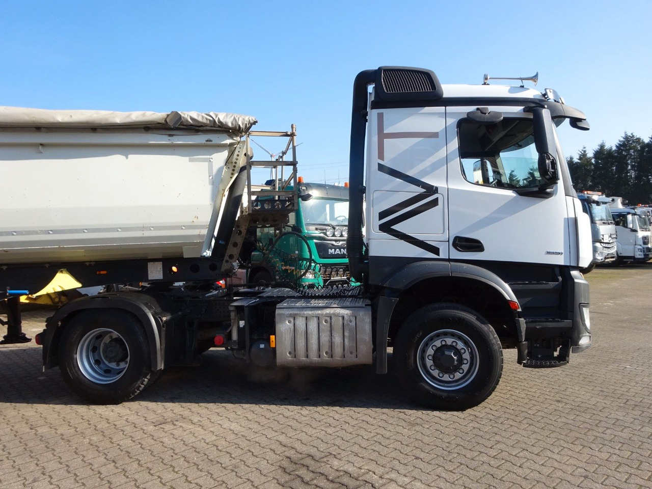 Mercedes-Benz 1851 Arocs SZM 4x2-4 HAD + Hydr. Kipperpumpe Mercedes-Benz 1851 Arocs SZM 4x4 HAD + Hydr. Kipperpumpe - Vilkikas: foto 2 Mercedes-Benz 1851 Arocs SZM 4x2-4 HAD + Hydr. Kipperpumpe Mercedes-Benz 1851 Arocs SZM 4x4 HAD + Hydr. Kipperpumpe - Vilkikas: foto 2
